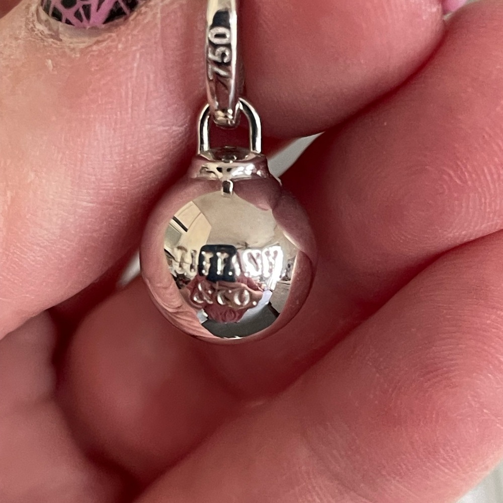 Tiffany & Co. Solid 18k white gold pendant - bracelet charm! Hard to find ! - Picture 2 of 9